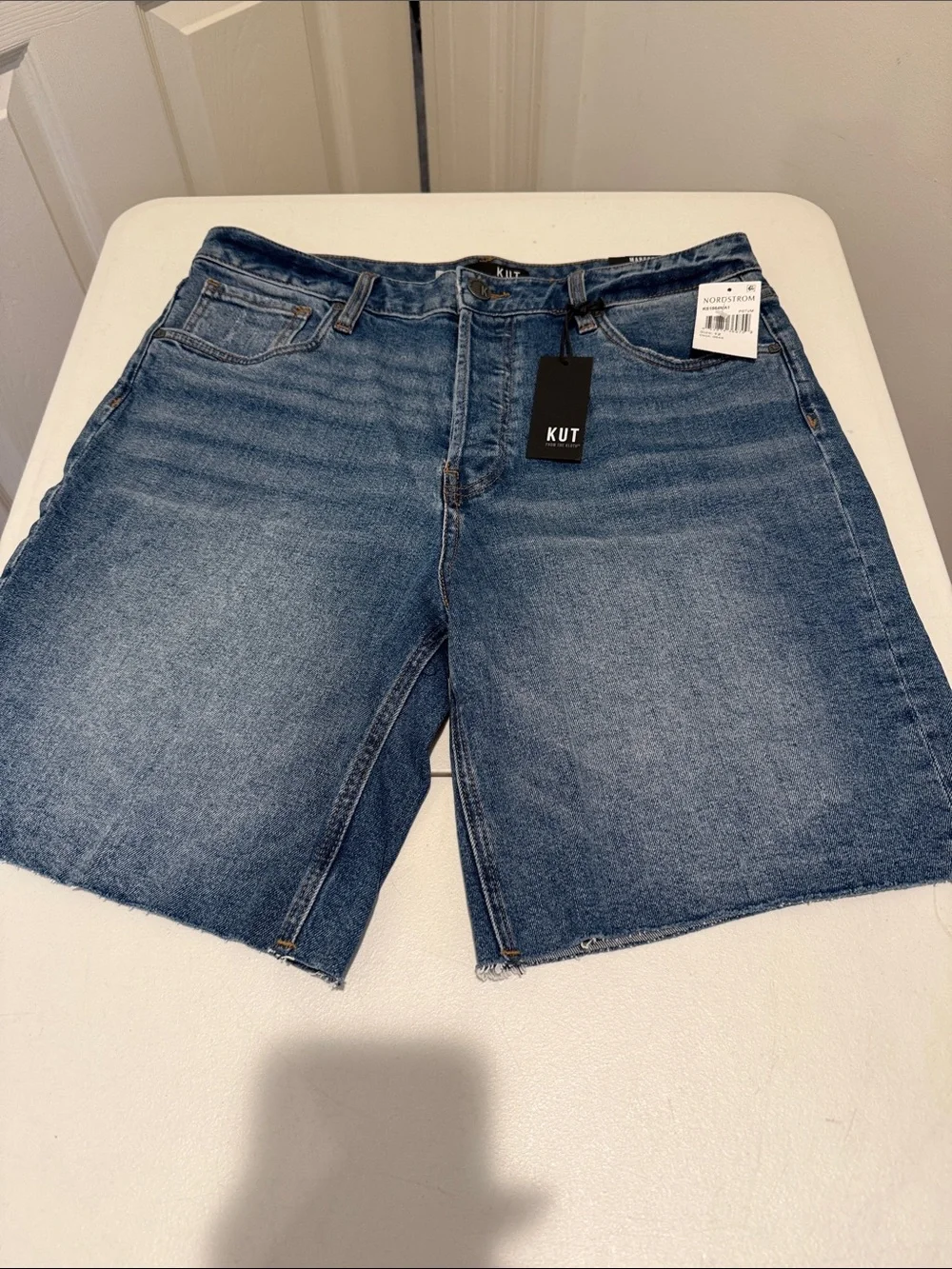 NWT Kut from the Kloth Margot Long Short Denim Raw Hem Cuff or Not High Rise 10